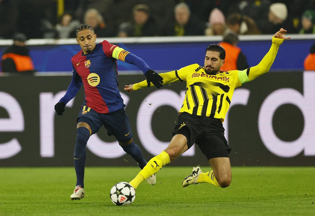 Soccer Football - Champions League - Borussia Dortmund v FC Barcelona - Signal Iduna Park, Dortmund, Germany - December 11, 2024 FC Barcelona's Raphinha in action with Borussia Dortmund's Emre Can REUTERS/Wolfgang Rattay