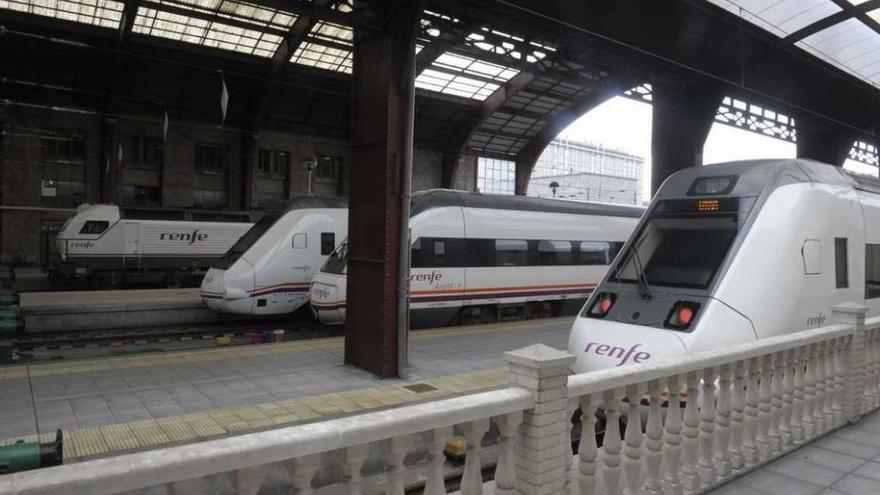 Vista de los andenes en la estación de A Coruña.