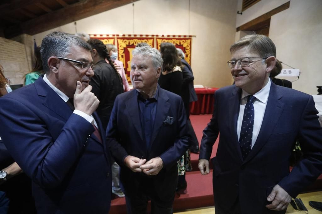 El exvalencianista Hiddink es premiado por las Cortes Valencianas