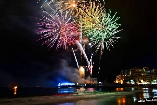 Espectáculo de fuegos artificiales tras el entierro de la sardina