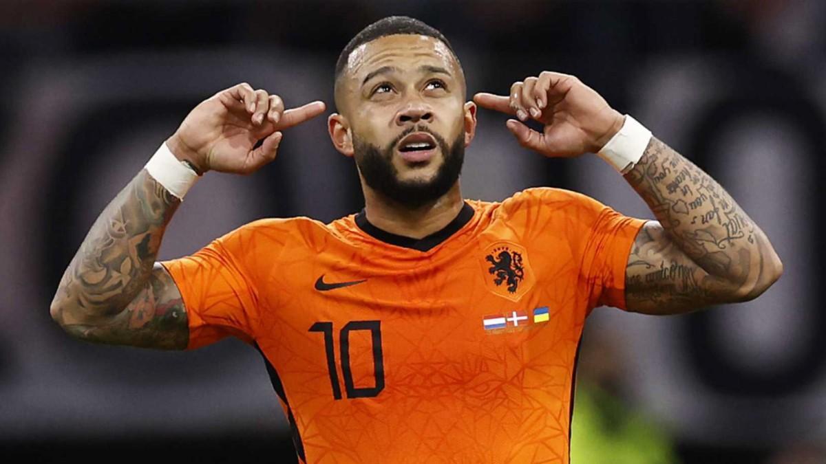 Depay celebrando su tanto ante Dinamarca