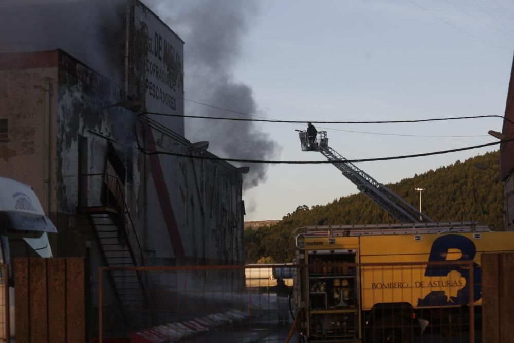 Un incendio en la antigua fábrica de hielo enciende las alarmas en la ciudad