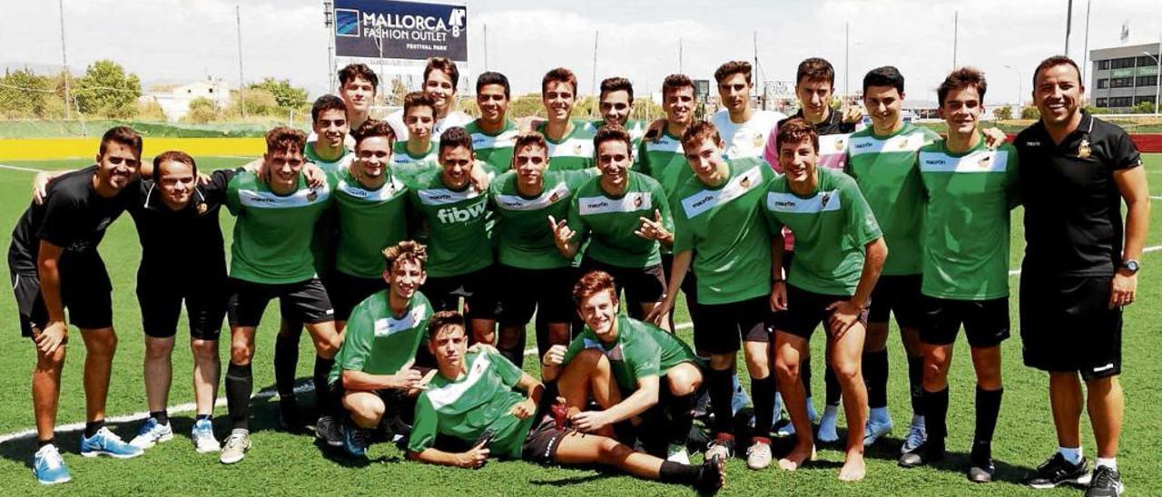 El Constancia juvenil se adjudicó ayer la Cup Red Camel Trophy al vencer al Atlético Baleares en la final .