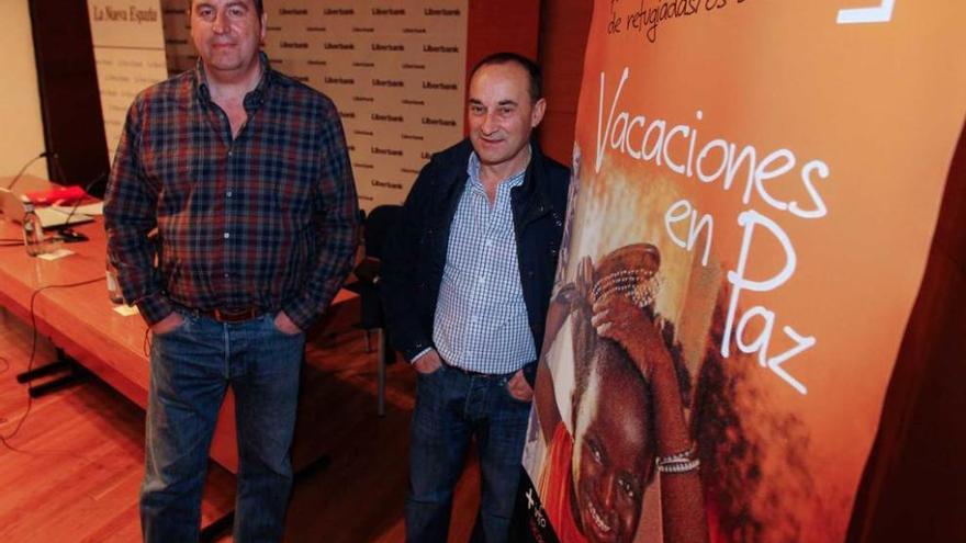 Félix Flórez, a la izquierda, junto a Alberto Suárez, durante la presentación del programa solidario.