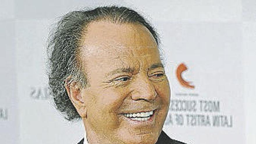 Julio Iglesias.