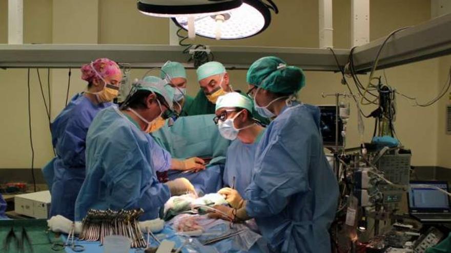 La Xunta facilitará más el retraso del retiro de médicos para blindar servicios