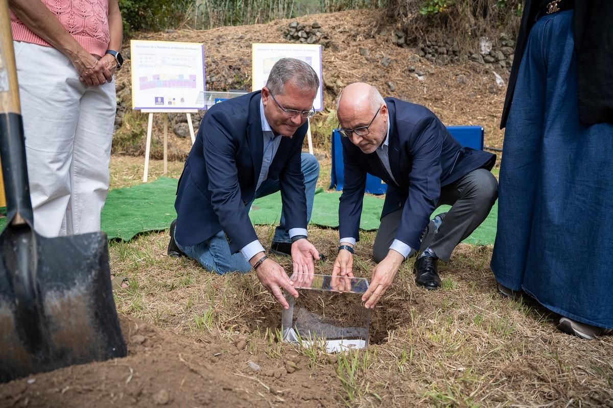 Colocación de la primera piedra de la ampliación de la Residencia de Mayores de Valleseco