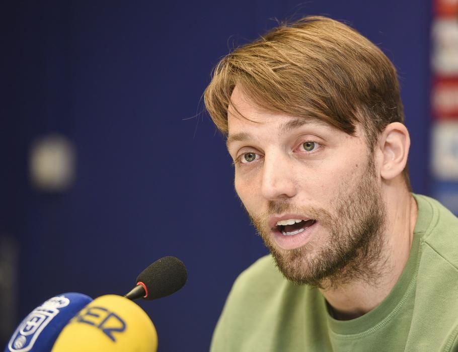 Presentación de Javi Fernández con el Real Oviedo