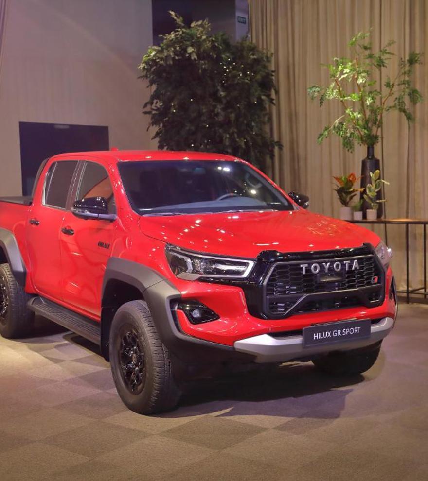 Toyota renueva el Hilux con notables mejoras y un acabado GR más deportivo