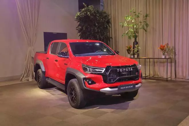 Toyota renueva el Hilux con notables mejoras y un acabado GR más deportivo