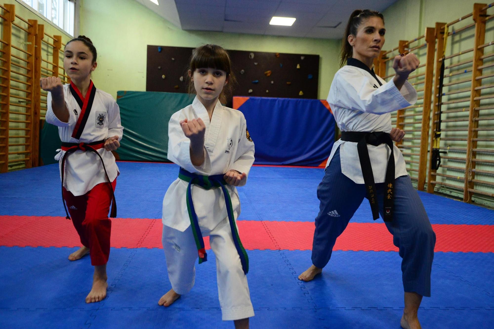 Tres campeonas de taekwondo en la familia