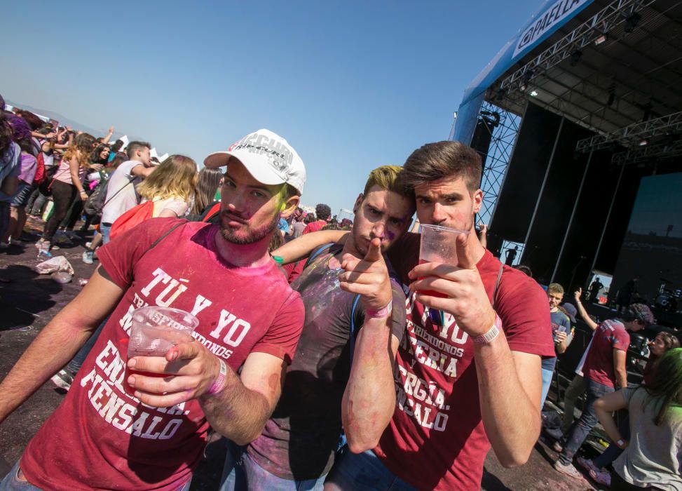 Miles de jóvenes disfrutan en las Paellas de Alicante