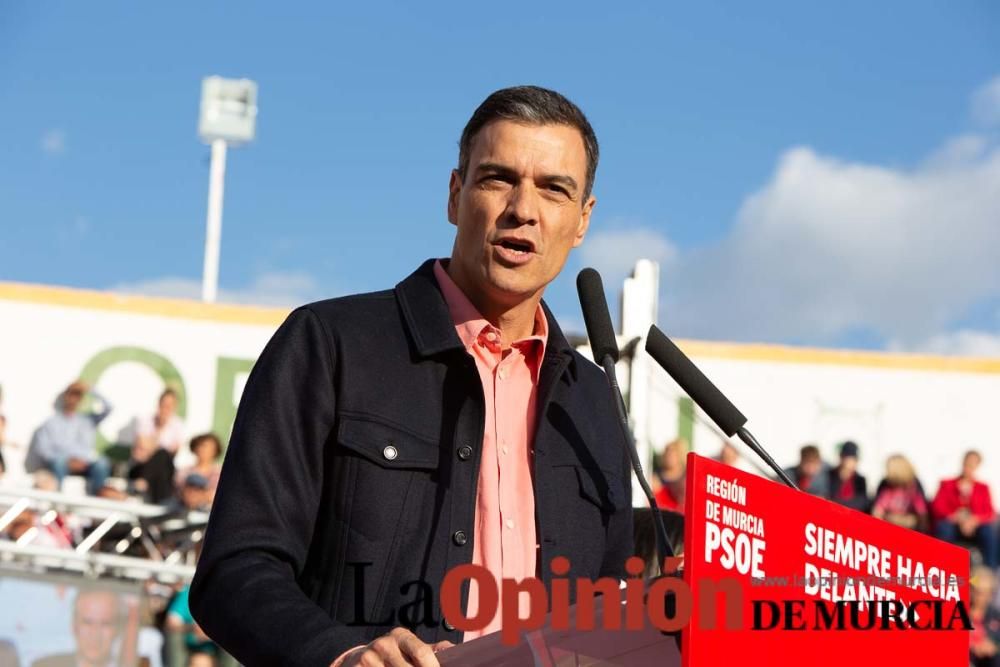 Pedro Sánchez en un acto de campaña del PSOE en Calasparra