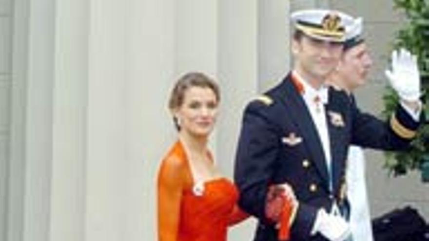 Felipe y Letizia asisten a la boda de Federico de Dinamarca