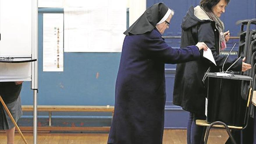Irlanda vota en unos comicios generales impredecibles