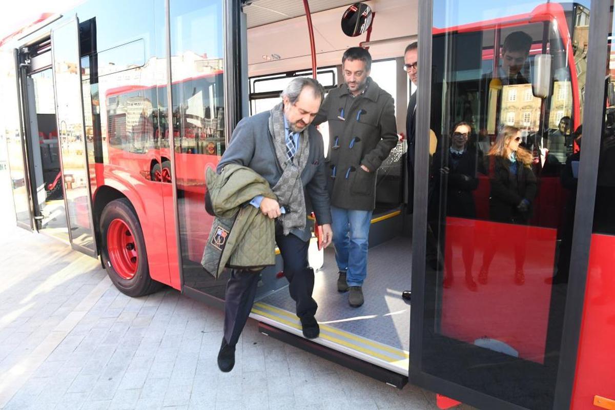 La reordenación de las líneas y el precio del billete serán algunos de los aspectos que el Concello y Tranvías negociarán "en los próximos meses" tras la finalización de la concesión.