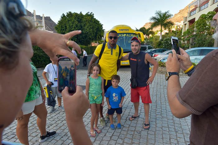 Llegada de la Unión Deportiva Las Palmas al ...