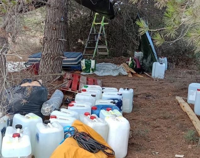 Galería: Nueva actuación de la Policía Local de Ibiza contra los asentamientos en Ibiza