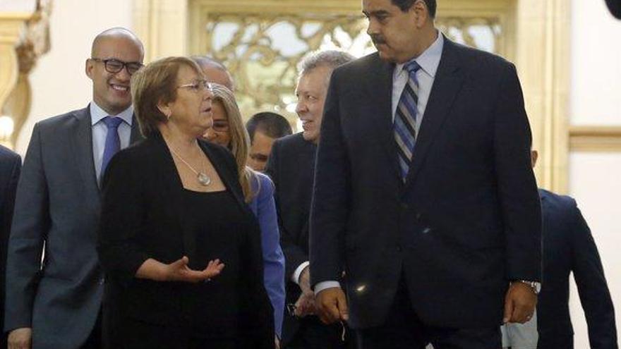 Bachelet pide a Maduro liberar a los presos políticos