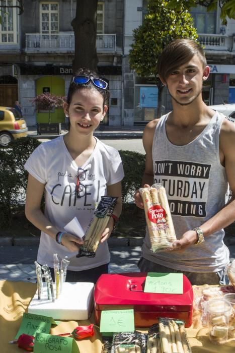 Mercadillo de escolares en el Paseo de Los Álamos