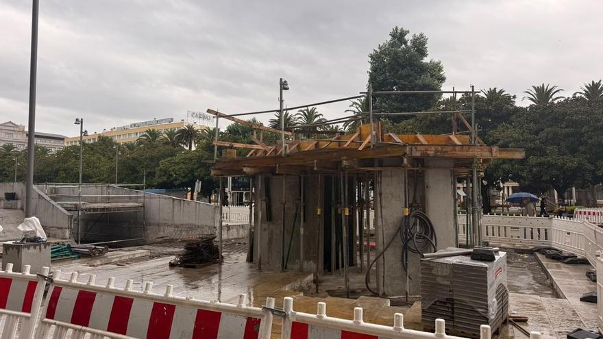 La grada y el ascensor de los Cantones en A Coruña toman forma
