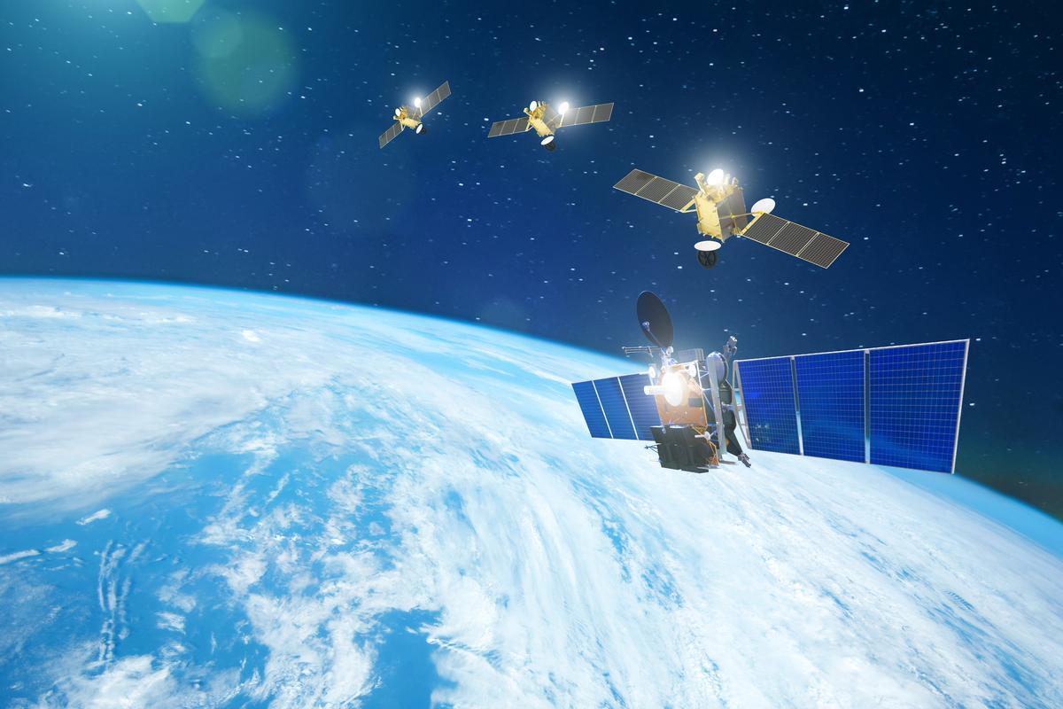 Satélites en el espacio