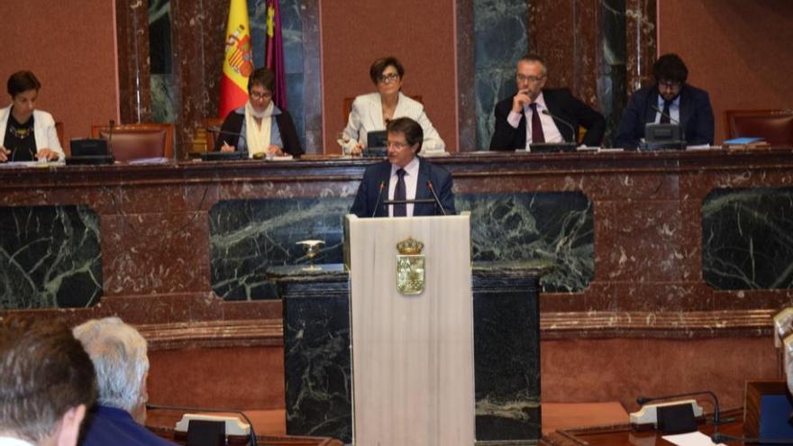 El miembro de la Comisión de investigación y alcalde de Lorca, Fracisco Jodar, durante su intervención en la Asamblea