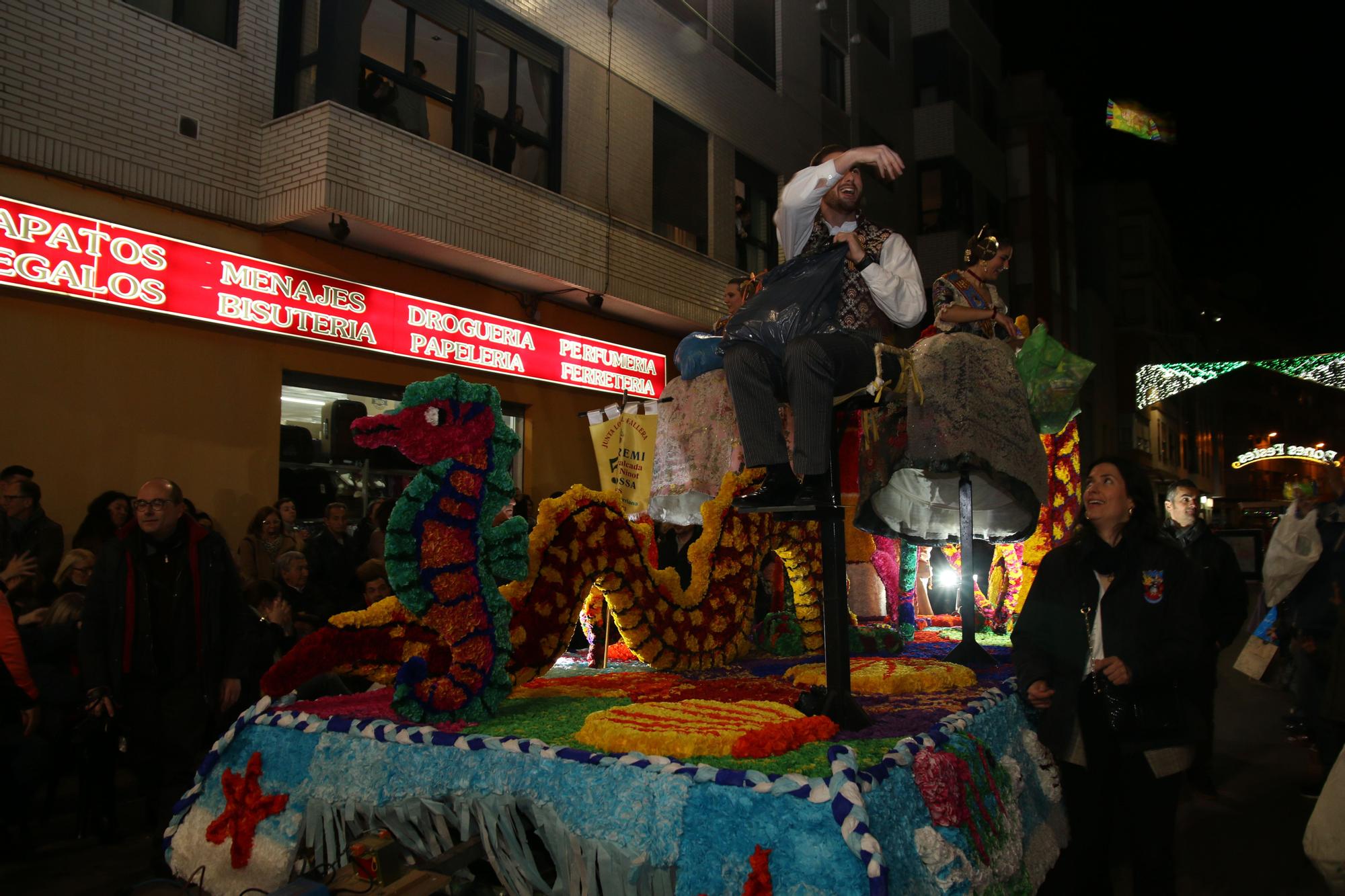 FOTOGALERÍA I La cabalgata del Ninot de Burriana, en imágenes