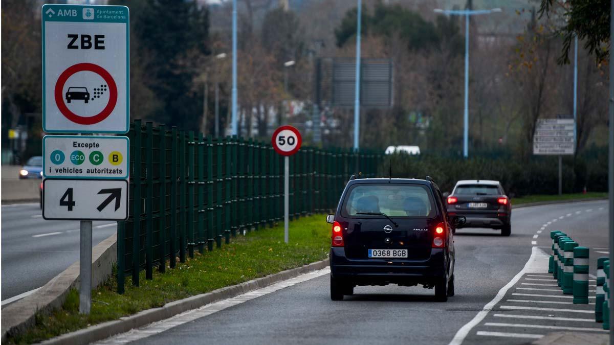 El tráfico en los accesos a Barcelona se reduce un 15% el primer día de la Zona de Bajas Emisiones.