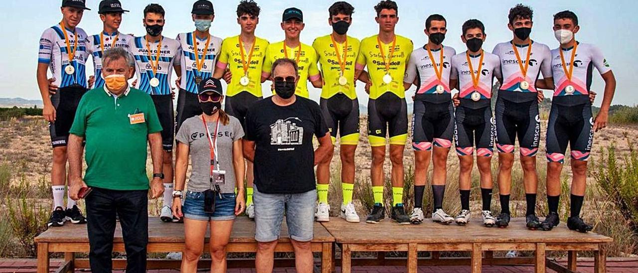 Podio final de la prueba masculina de cadetes con Álex Grau y Martí Bravo. | LEVANTE-EMV