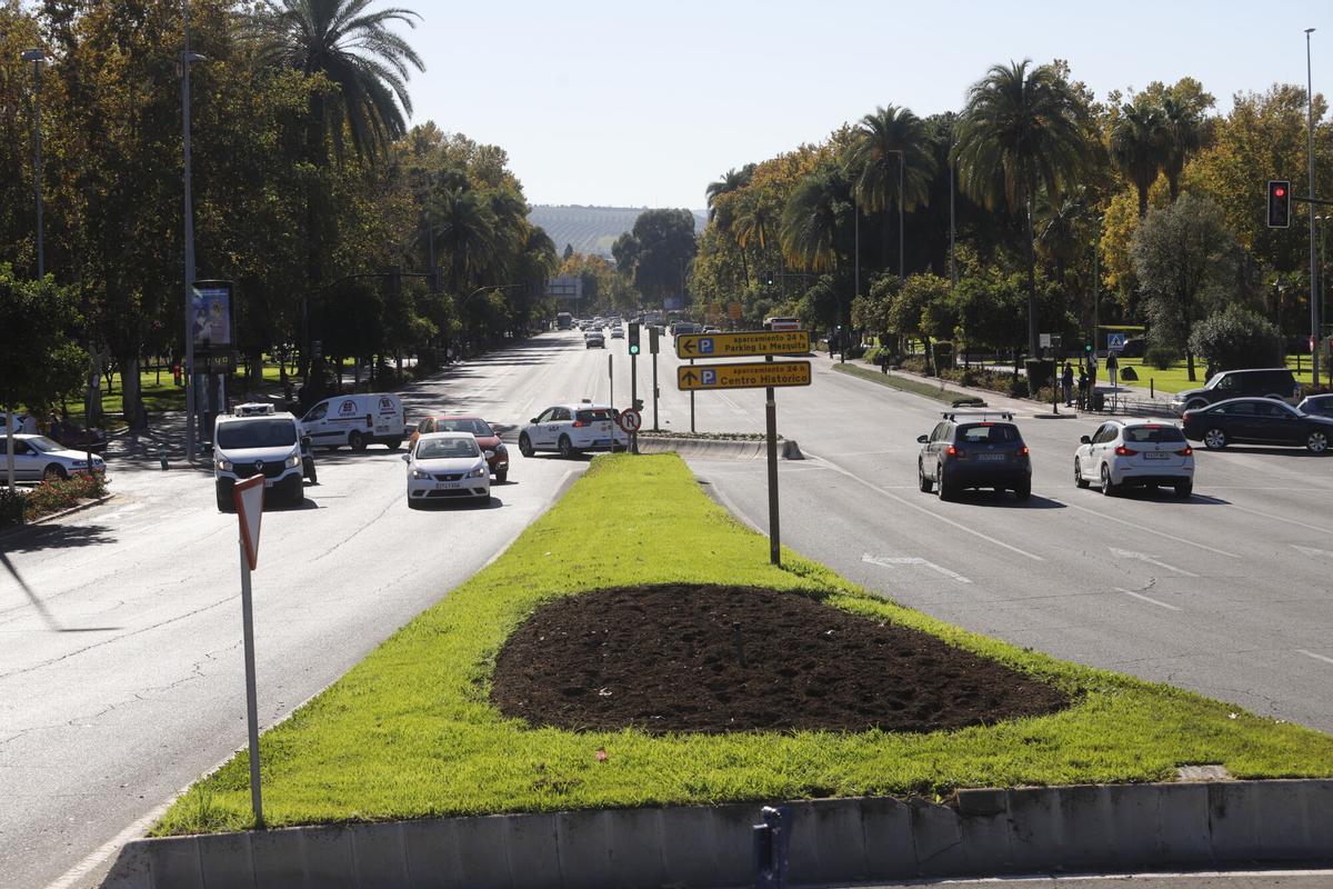 Confluencia de Vallellano con la avenida del Aeropuerto, donde está previsto construir el parking subterráneo Puerta de Córdoba.