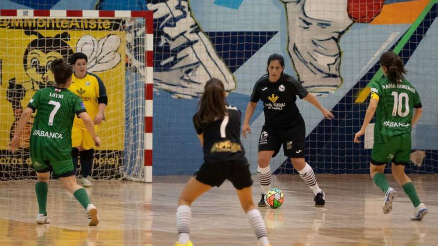 Lara, jugadora del River, controla el balón en un encuentro. | J. L. F.