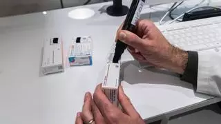 Código digital en las farmacias: este es el gesto que sustituye al de cortar el cupón y pegarlo en la receta
