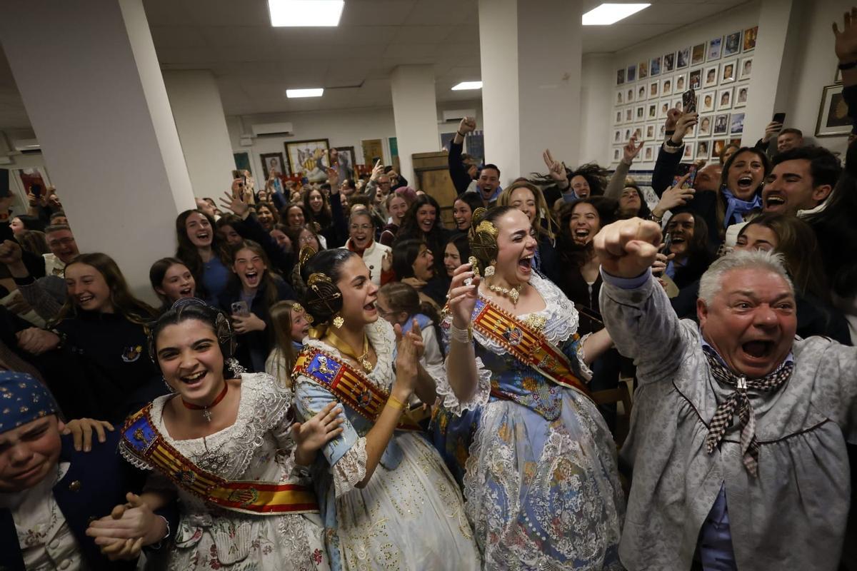 Celebración en el casal de Espartero al conocer el Primer Premio Infantil de Fallas 2026