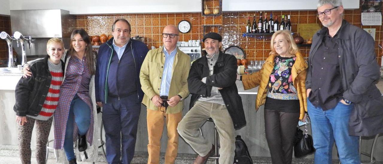 El equipo de la película con el presidente de la Diputación.