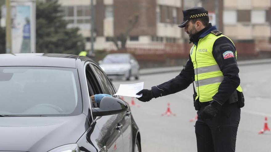 La Policía Local de Avilés denuncia a otras 23 personas por salir de casa sin motivo