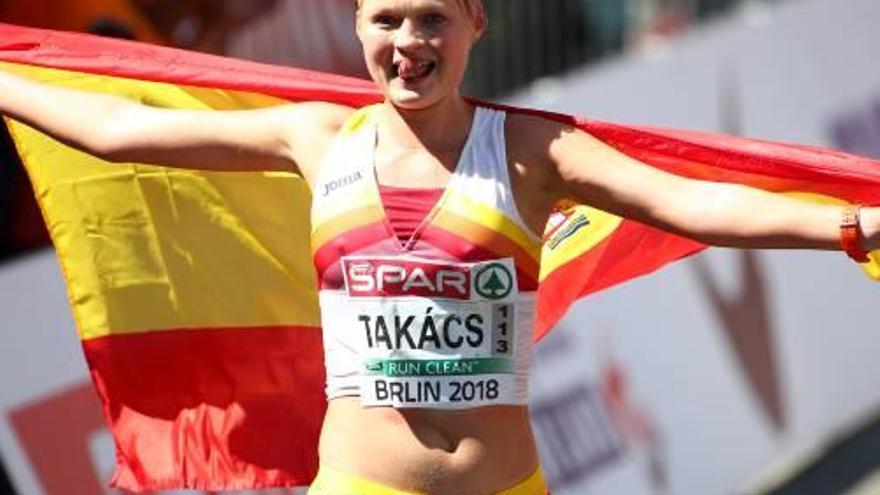 Julia Takács, després de gunyar la medalla a Berlín.