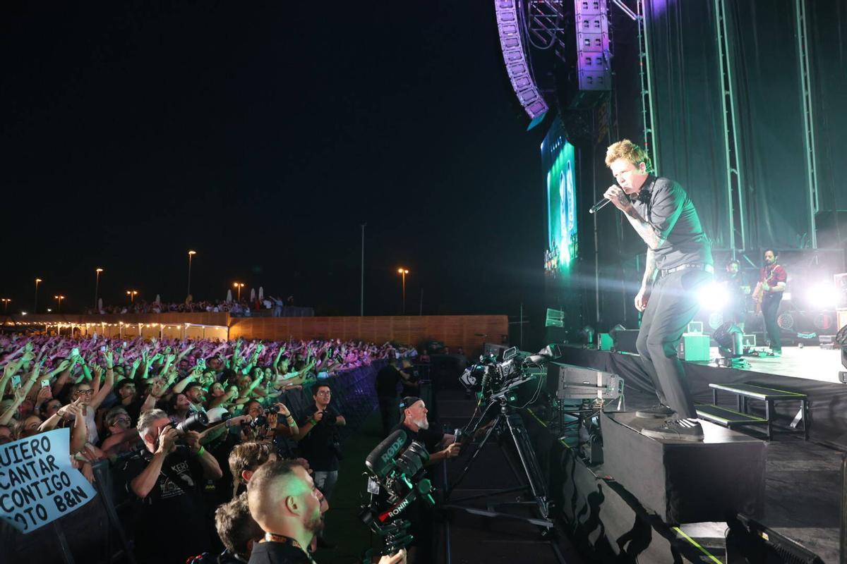 Dani Martín cumple en Córdoba 25 años de entrega total en un vibrante concierto en El Arenal.
