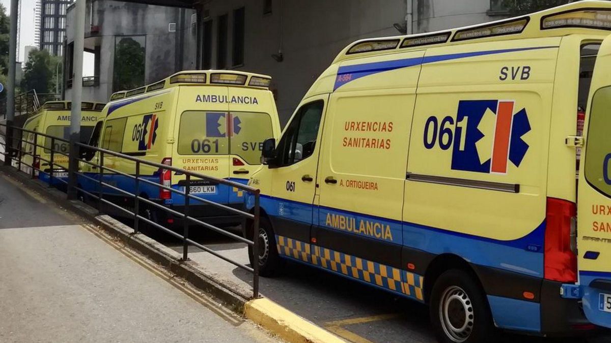 Ambulancias aparcadas frente a un hospital