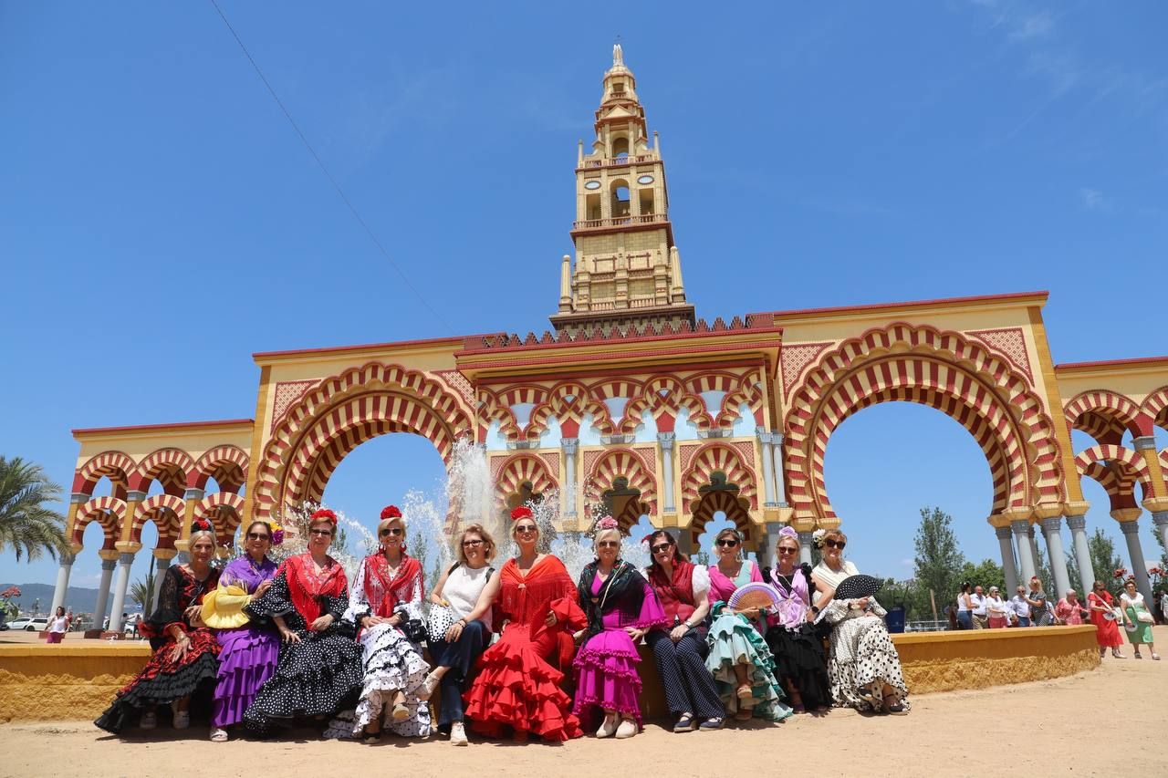Amigos y familiares en el martes de Feria