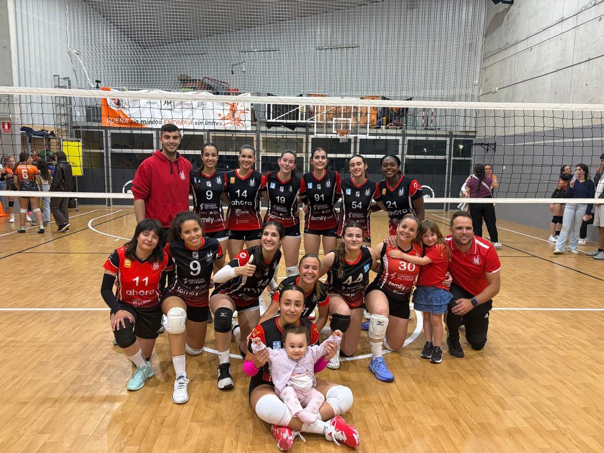 Las chicas del equipo Senior femenino de segunda autonómica del Xàtiva Voleibol.