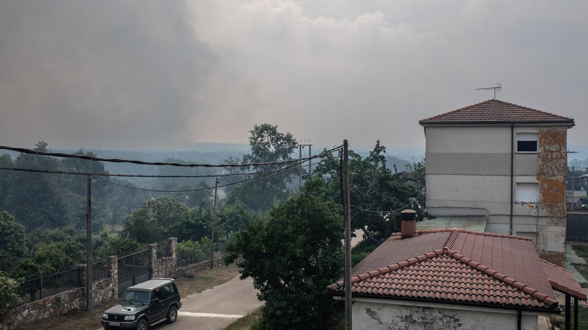 El incendio se aproxima a Mahíde.