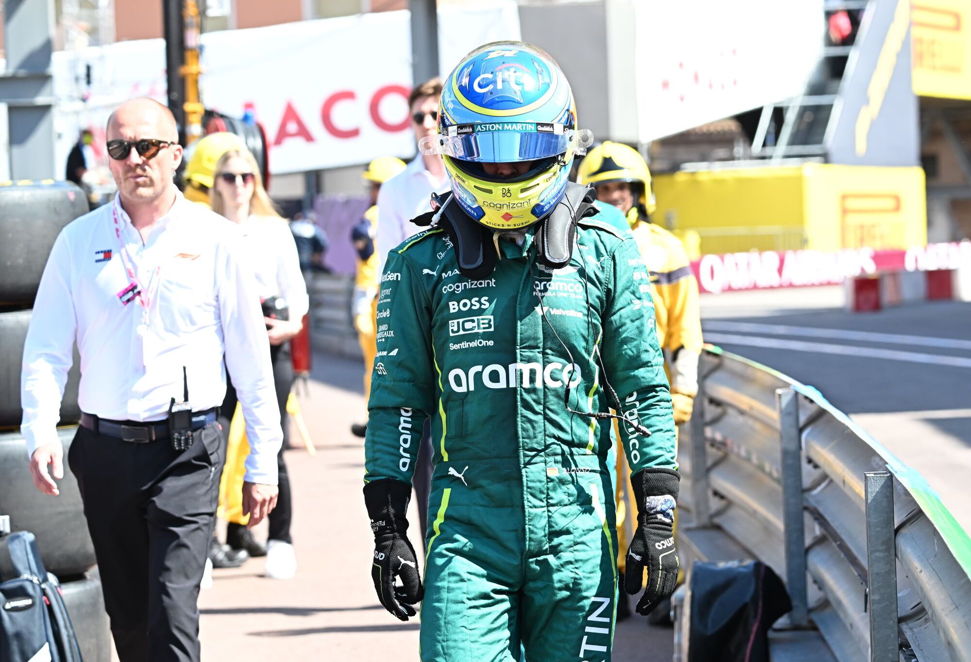 Monaco (Monaco), 25/05/2025.- Aston Martin driver Fernando Alonso of Spain walks back to the pits during the Formula One Grand Prix of Monaco at the Circuit de Monaco in Monte Carlo, Monaco, 25 May 2025. (Fórmula Uno, España) EFE/EPA/GABRIEL BOUYS / POOL