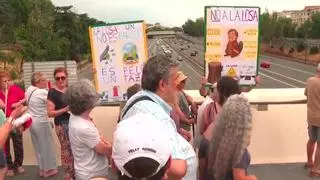 "La losa no es un parque": vecinos de Ventas se manifiestan contra la cubrición de la M-30