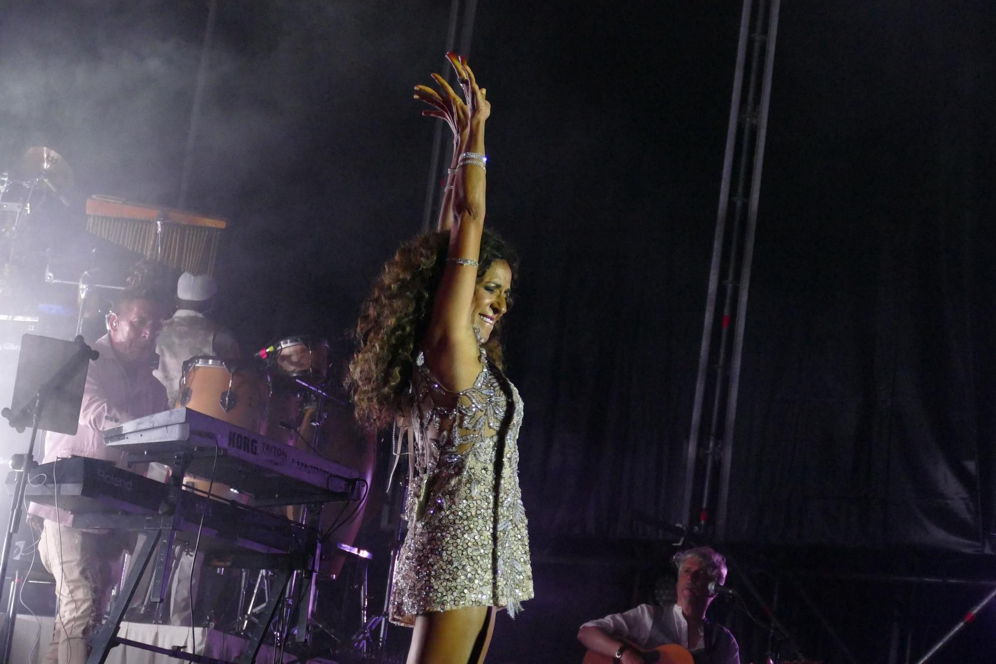 Roses es rendeix davant Rosario Flores a Sons del Món