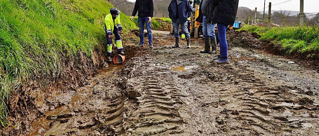 Cuñarro inspeccinó las obras en la pista de Vilanova.