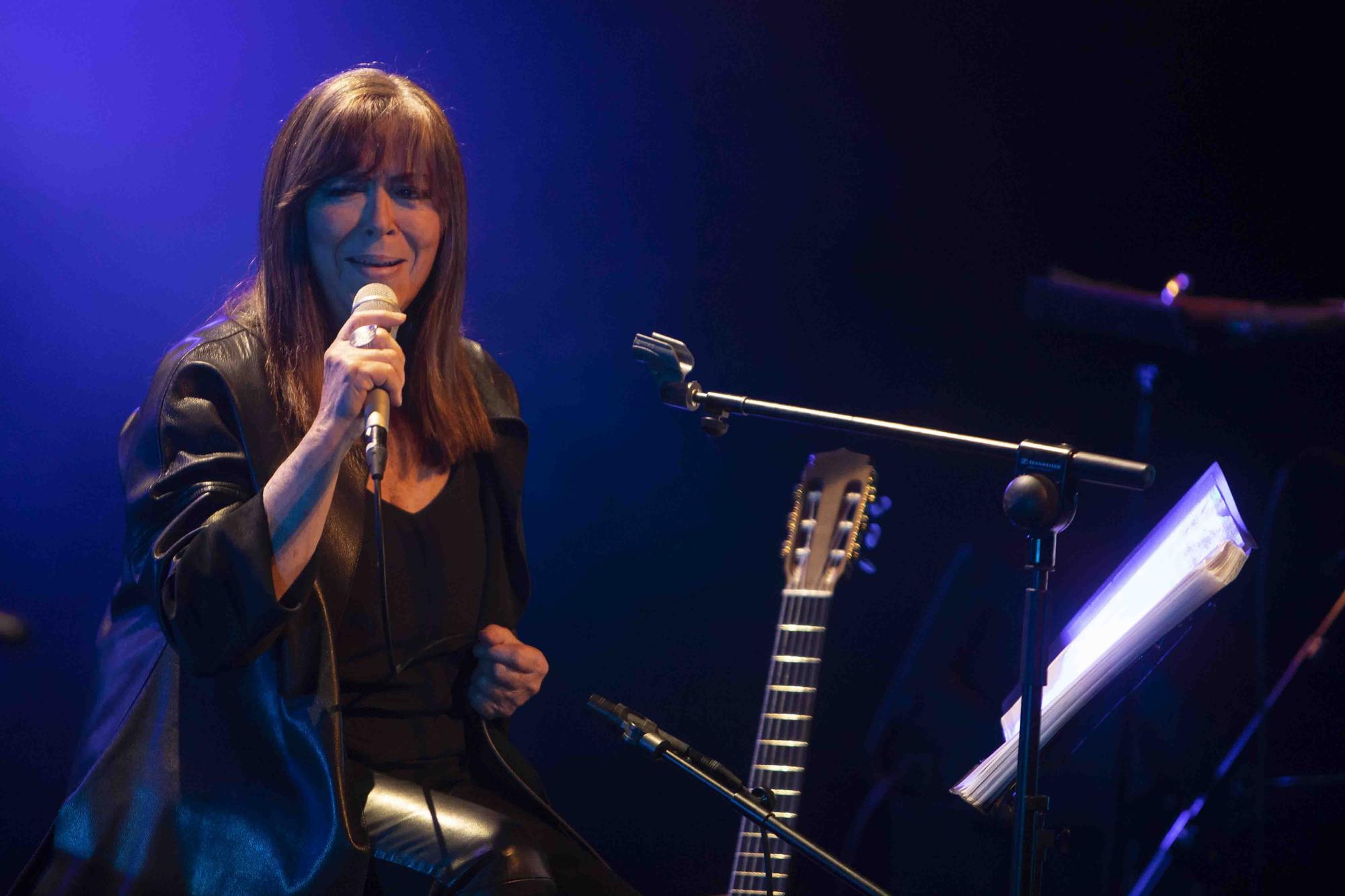 Así fue la actuación de María del Mar Bonet y Borja Penalba en el Gran Teatre de Xàtiva