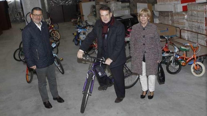 El Concello aplaude la solidaridad de "Unha bici, un sorriso" durante las  navidades - Faro de Vigo
