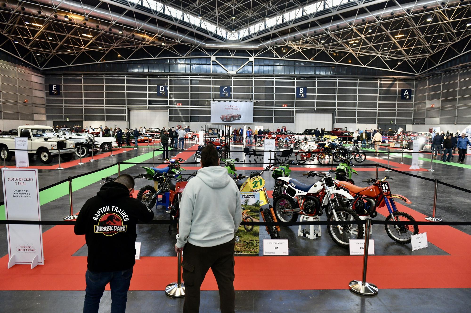 Vehículos clásicos en la Feria del Automóvil de Valencia