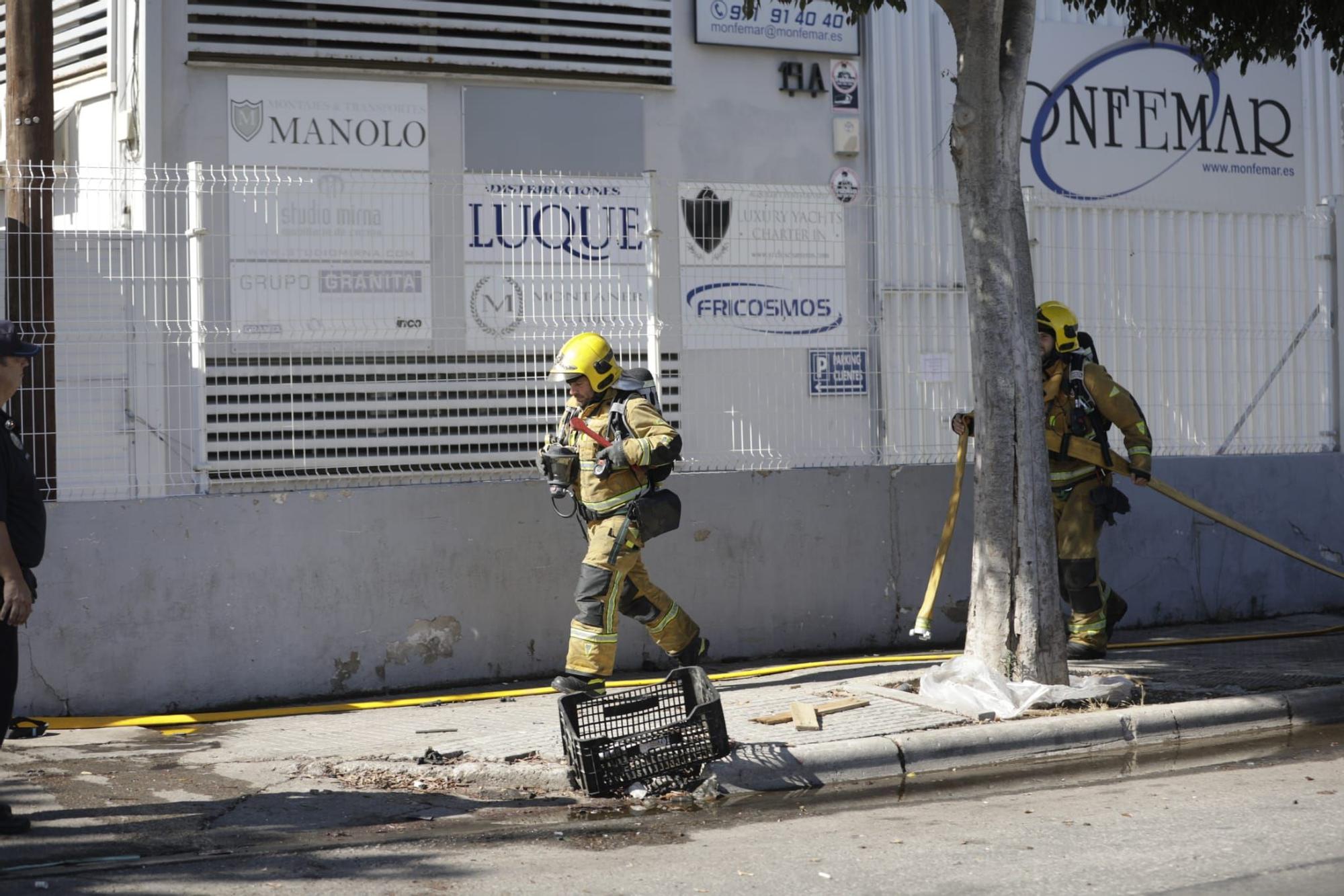 Incendio en una nave industrial de una empresa de reciclaje en Son Castelló